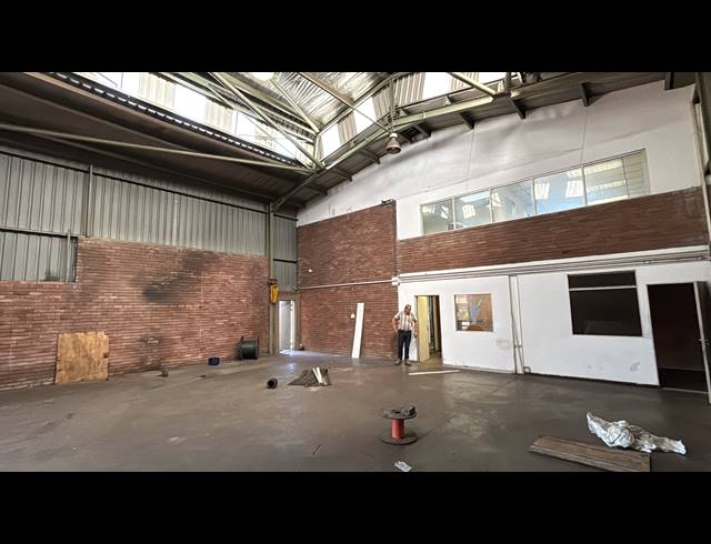 357M² WAREHOUSE TO LET IN JET PARK